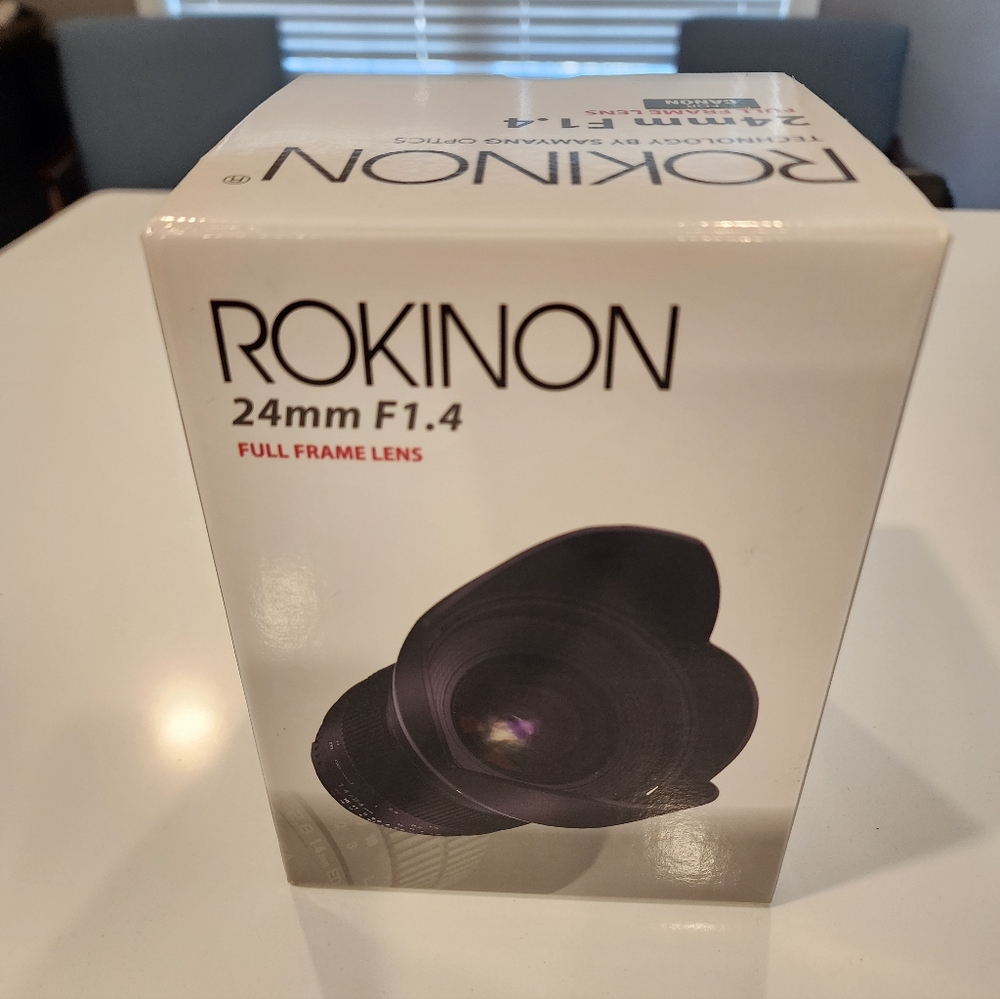 Rokinon 24mm f/1.4 Canon EF + Hood + Box + Hoya Filter